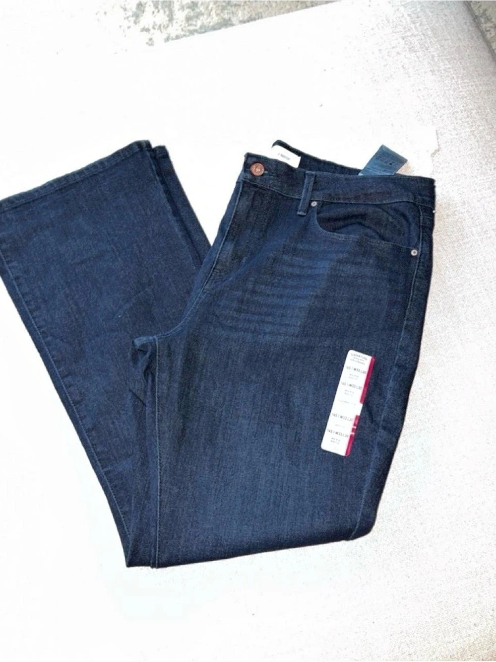 Signature by Levi Strauss & Co. Signature Mid Rise Bootcut. Bootcut Jeans